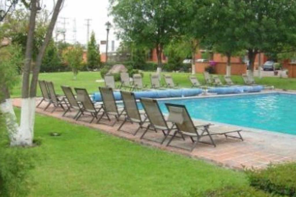 Amplia Suite Alberca Av Bernardo Quintana 12D Mendiola Kültér fotó